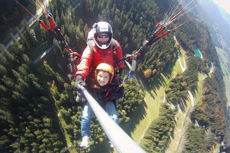 10 Jahre alt und schon Gleitschirmflieger